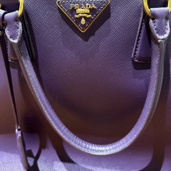 Prada bag! Authentic comes with papers! - Picture 3 of 11